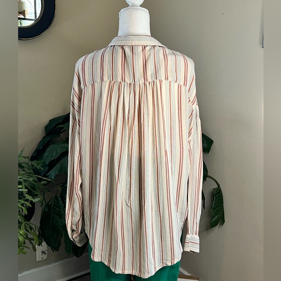 Amuse Society 100% Viscose lightweight shirt. Size Large - Picture 2 of 4